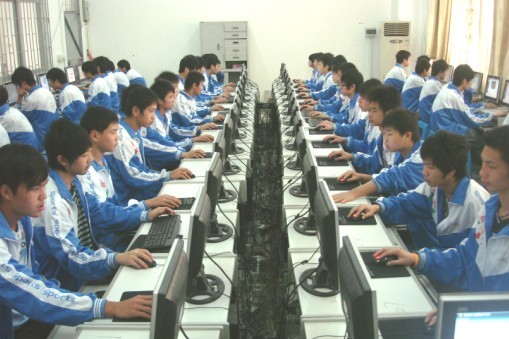 东莞电脑组装与网络维护去哪间学校好就业快待遇高