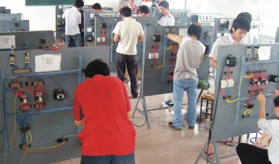 东莞电工培训 想提升自己技术请到东莞实验技工学校