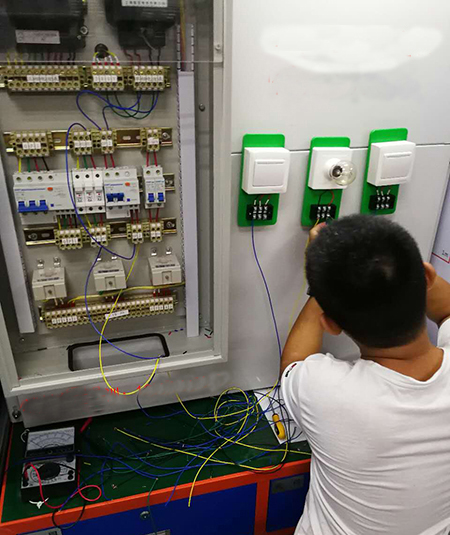 东莞东坑学习电工有没有年龄限制的？